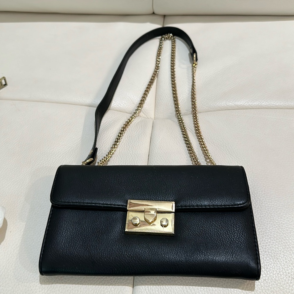 Enzo Angiolini Black Crossbody/ Shoulder Bag with Gold Chain